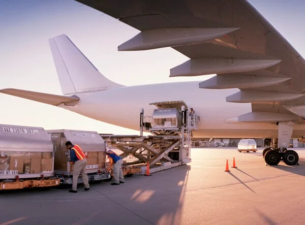 what-types-of-cargo-are-transported-by-air